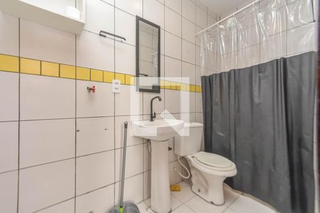 Banheiro de kitnet/studio para alugar com 1 quarto, 55m² em Santa Ifigênia, São Paulo