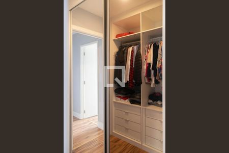 Apartamento à venda com 120m², 4 quartos e 1 vaga Apartamento à venda com 120m², 4 quartos e 1 vagaCloset Quarto 3 suite