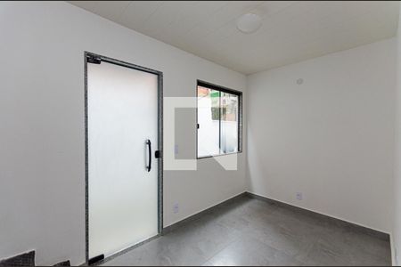Sala de apartamento para alugar com 2 quartos, 45m² em Jacaré, Niterói