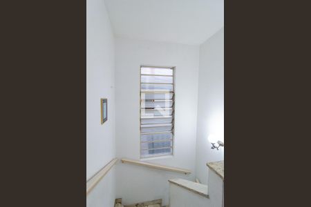 Casa à venda com 143m², 4 quartos e 2 vagasEscadas