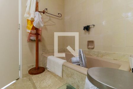 Apartamento à venda com 207m², 4 quartos e 2 vagasBanheiro da Suite