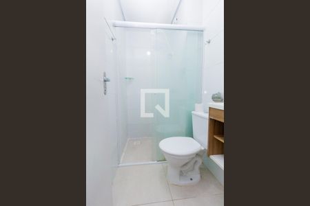 Banheiro de kitnet/studio para alugar com 1 quarto, 22m² em Cidade Mãe do Céu, São Paulo