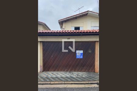 Casa à venda com 132m², 3 quartos e 2 vagasFachada