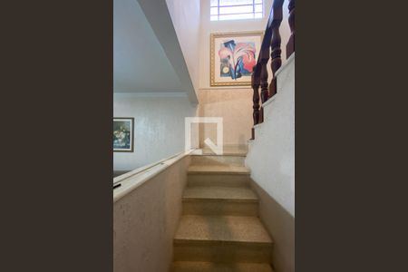 Escada de casa à venda com 3 quartos, 132m² em Rudge Ramos, São Bernardo do Campo