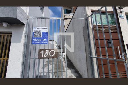 Casa para alugar com 64m², 2 quartos e sem vaga Casa para alugar com 64m², 2 quartos e sem vagaFachada