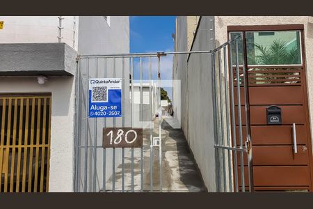 Casa para alugar com 64m², 2 quartos e sem vaga Casa para alugar com 64m², 2 quartos e sem vagaFachada