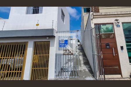 Casa para alugar com 64m², 2 quartos e sem vaga Casa para alugar com 64m², 2 quartos e sem vagaFachada