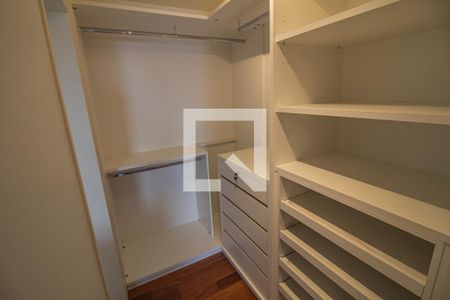 Apartamento para alugar com 141m², 2 quartos e 2 vagasCloset da suíte
