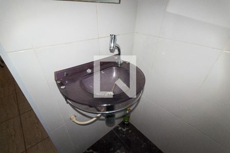 Banheiro de casa para alugar com 1 quarto, 20m² em Vila Granada, São Paulo