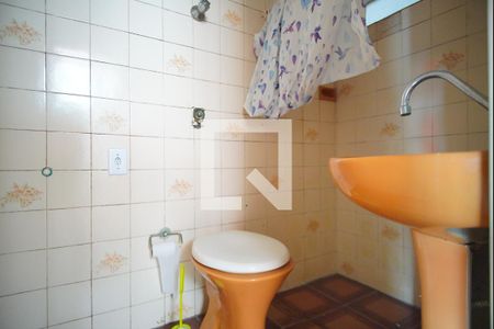Banheiro de apartamento à venda com 1 quarto, 33m² em Bom Jesus, Porto Alegre
