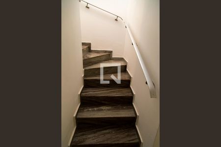 Casa à venda com 189m², 3 quartos e 2 vagasCorredor - Escada