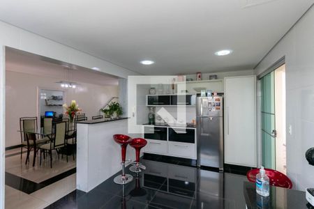 Casa à venda com 513m², 5 quartos e 6 vagas Casa à venda com 513m², 5 quartos e 6 vagasCozinha
