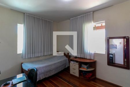 Casa à venda com 513m², 5 quartos e 6 vagas Casa à venda com 513m², 5 quartos e 6 vagasQuarto Suíte 2