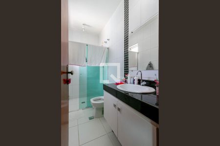 Casa à venda com 513m², 5 quartos e 6 vagas Casa à venda com 513m², 5 quartos e 6 vagasBanheiro da Suíte 1