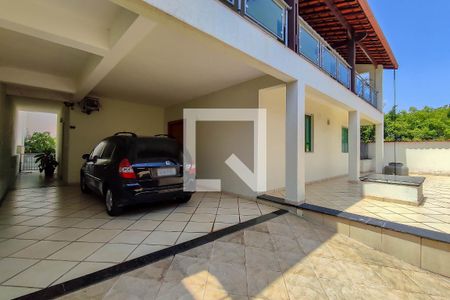 Casa à venda com 513m², 5 quartos e 6 vagas Casa à venda com 513m², 5 quartos e 6 vagasGaragem