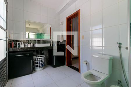 Casa à venda com 513m², 5 quartos e 6 vagas Casa à venda com 513m², 5 quartos e 6 vagasBanheiro da Suíte 3