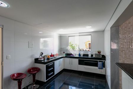 Casa à venda com 513m², 5 quartos e 6 vagas Casa à venda com 513m², 5 quartos e 6 vagasCozinha
