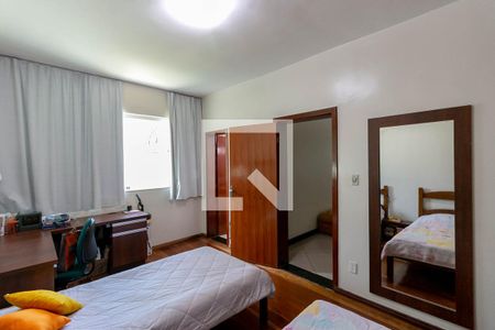 Casa à venda com 513m², 5 quartos e 6 vagas Casa à venda com 513m², 5 quartos e 6 vagasQuarto Suíte 1