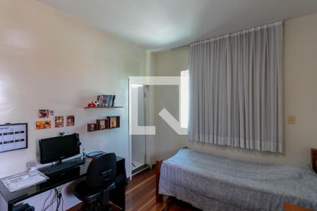 Casa à venda com 513m², 5 quartos e 6 vagas Casa à venda com 513m², 5 quartos e 6 vagasQuarto Suíte 2