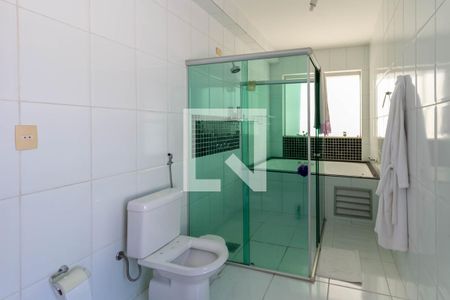 Casa à venda com 513m², 5 quartos e 6 vagas Casa à venda com 513m², 5 quartos e 6 vagasBanheiro da Suíte 3