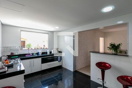 Casa à venda com 513m², 5 quartos e 6 vagas Casa à venda com 513m², 5 quartos e 6 vagasCozinha