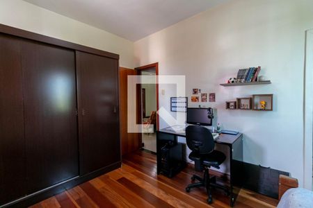 Casa à venda com 513m², 5 quartos e 6 vagas Casa à venda com 513m², 5 quartos e 6 vagasQuarto Suíte 2