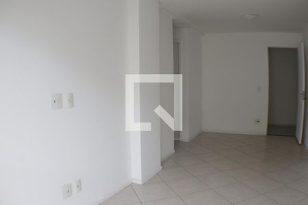 sala de apartamento para alugar com 2 quartos, 65m² em Taquara, Rio de Janeiro