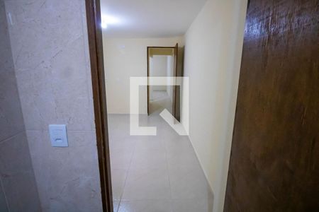 Corredor de casa para alugar com 2 quartos, 60m² em Vila Zat, São Paulo