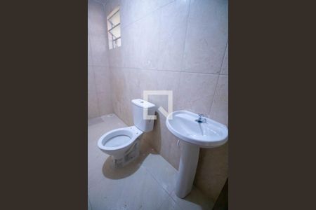 Banheiro - Torneira de casa para alugar com 2 quartos, 60m² em Vila Zat, São Paulo