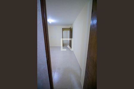 Corredor de casa para alugar com 2 quartos, 60m² em Vila Zat, São Paulo