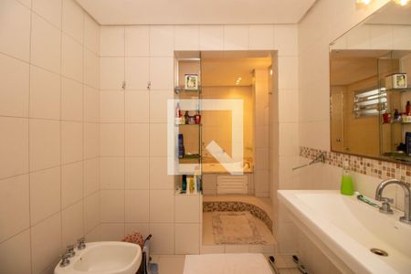 Apartamento à venda com 220m², 3 quartos e sem vagaBanheiro da Suíte