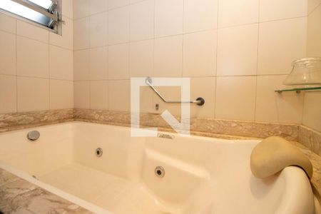 Apartamento à venda com 220m², 3 quartos e sem vagaBanheiro da Suíte