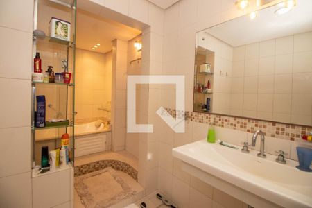 Apartamento à venda com 220m², 3 quartos e sem vagaBanheiro da Suíte