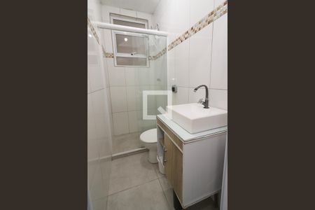 Banheiro de kitnet/studio à venda com 1 quarto, 25m² em Centro Histórico, Porto Alegre