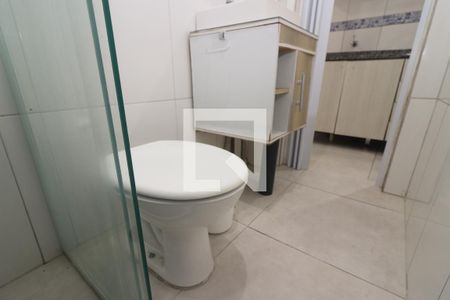 Banheiro de kitnet/studio à venda com 1 quarto, 25m² em Centro Histórico, Porto Alegre