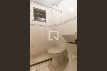 Banheiro de casa para alugar com 1 quarto, 45m² em Vila Valqueire, Rio de Janeiro