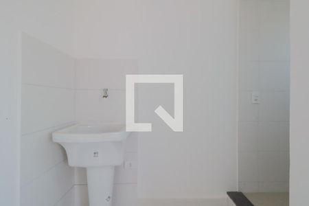 Banheiro de kitnet/studio para alugar com 1 quarto, 27m² em Vila Canero, São Paulo