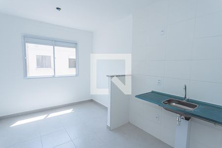 Sala, cozinha e área de serviço de apartamento à venda com 2 quartos, 33m² em Piqueri, São Paulo
