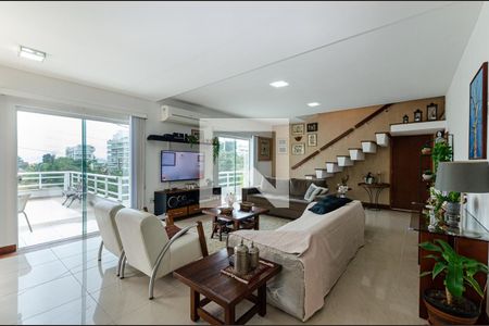 Sala de casa de condomínio à venda com 5 quartos, 250m² em Charitas, Niterói