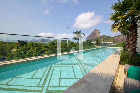 Apartamento à venda com 159m², 3 quartos e 2 vagas Apartamento à venda com 159m², 3 quartos e 2 vagasÁrea comum - Piscina