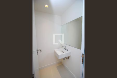 Lavabo de apartamento para alugar com 3 quartos, 159m² em Flamengo, Rio de Janeiro