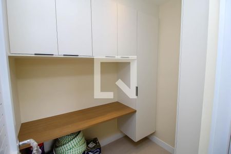 Apartamento à venda com 159m², 3 quartos e 2 vagas Apartamento à venda com 159m², 3 quartos e 2 vagasEscritório