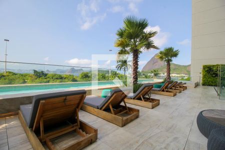 Apartamento à venda com 159m², 3 quartos e 2 vagas Apartamento à venda com 159m², 3 quartos e 2 vagasÁrea comum - Piscina