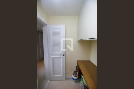 Apartamento à venda com 159m², 3 quartos e 2 vagas Apartamento à venda com 159m², 3 quartos e 2 vagasEscritório