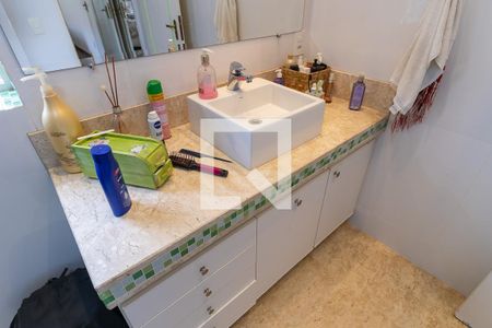 Casa à venda com 490m², 4 quartos e 7 vagas Casa à venda com 490m², 4 quartos e 7 vagasBanheiro da suíte 1