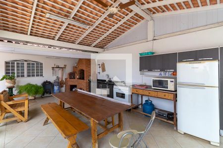 Casa à venda com 490m², 4 quartos e 7 vagas Casa à venda com 490m², 4 quartos e 7 vagasEspaço gourmet