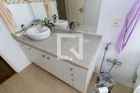 Casa à venda com 490m², 4 quartos e 7 vagas Casa à venda com 490m², 4 quartos e 7 vagasBanheiro social