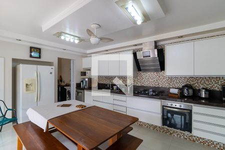 Casa à venda com 490m², 4 quartos e 7 vagas Casa à venda com 490m², 4 quartos e 7 vagasCozinha externa