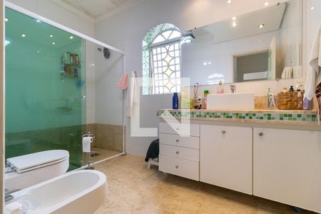 Casa à venda com 490m², 4 quartos e 7 vagas Casa à venda com 490m², 4 quartos e 7 vagasBanheiro da suíte 1