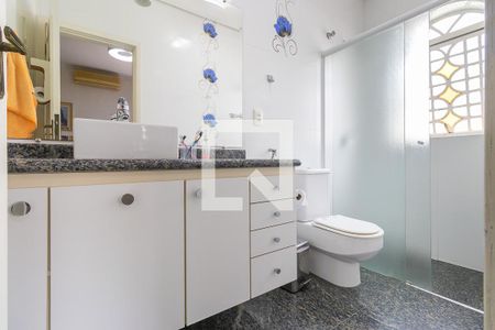 Casa à venda com 490m², 4 quartos e 7 vagas Casa à venda com 490m², 4 quartos e 7 vagasBanheiro da suíte 2